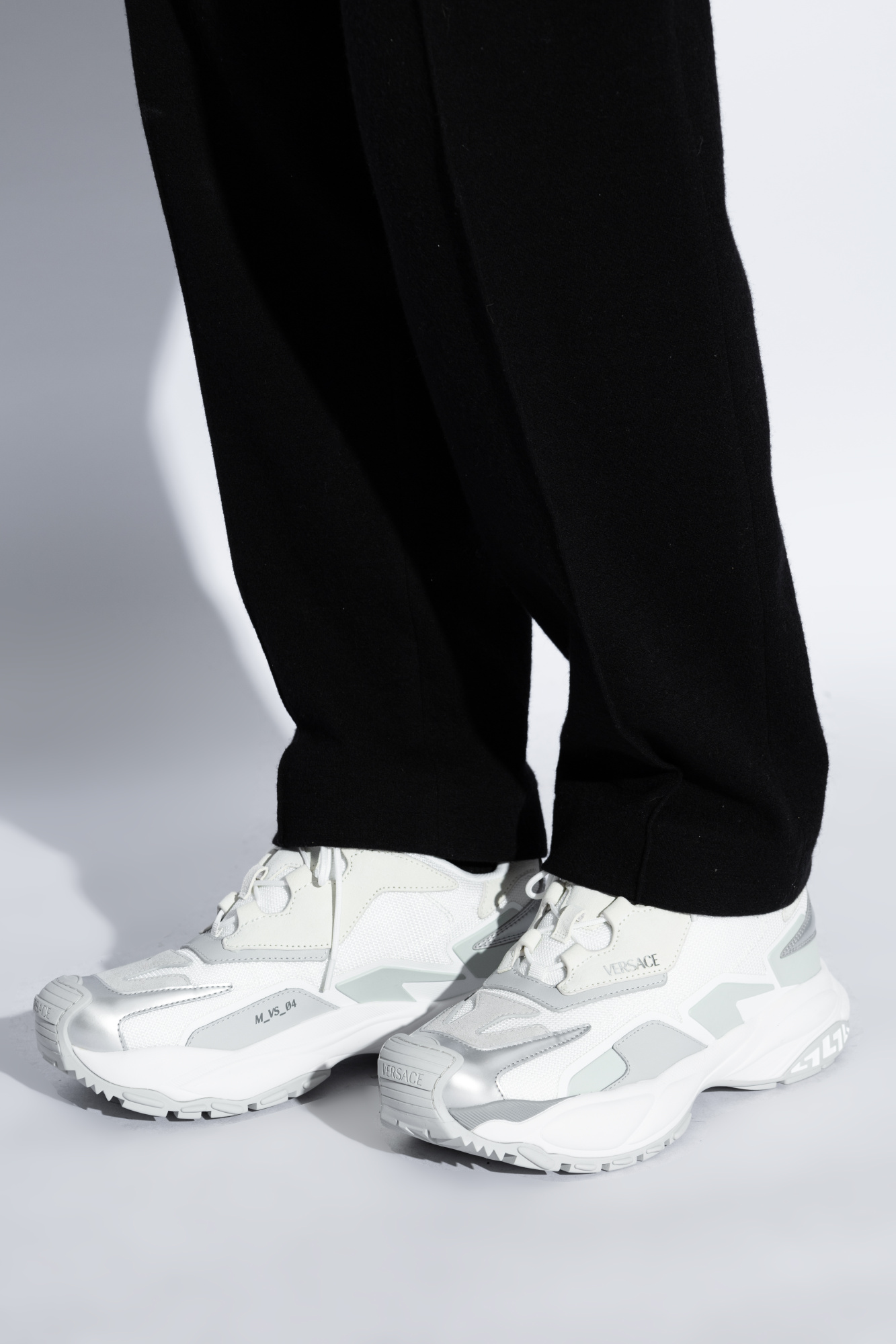 スニーカー VERSACE  Versace Sneakers Men Leather White/Grey Versace Greca sneakers for Men - White in UAE | Level Shoes